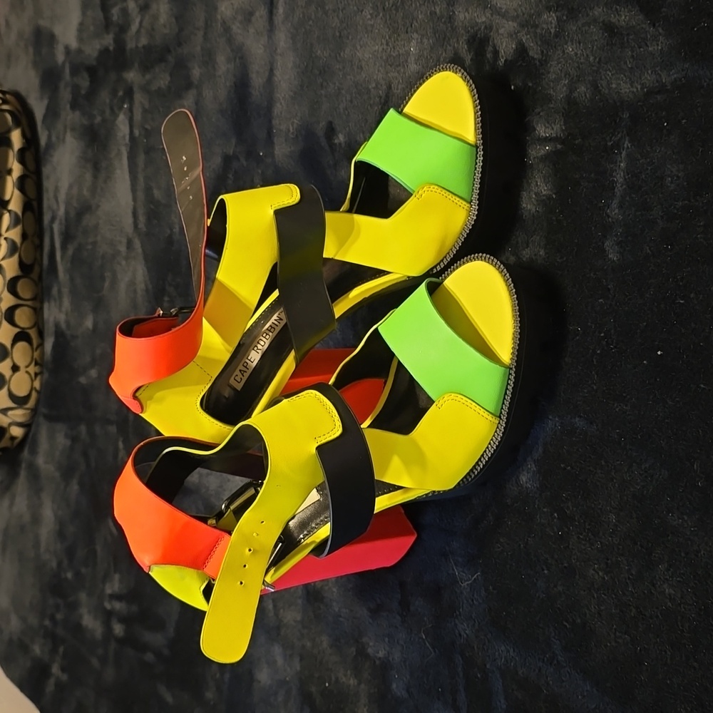 Cabe Robbin platform heels